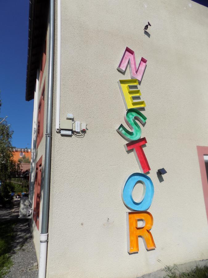 Nestor Hotel Gap Et Restaurant Buitenkant foto
